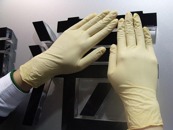 How to use medical latex gloves correctly